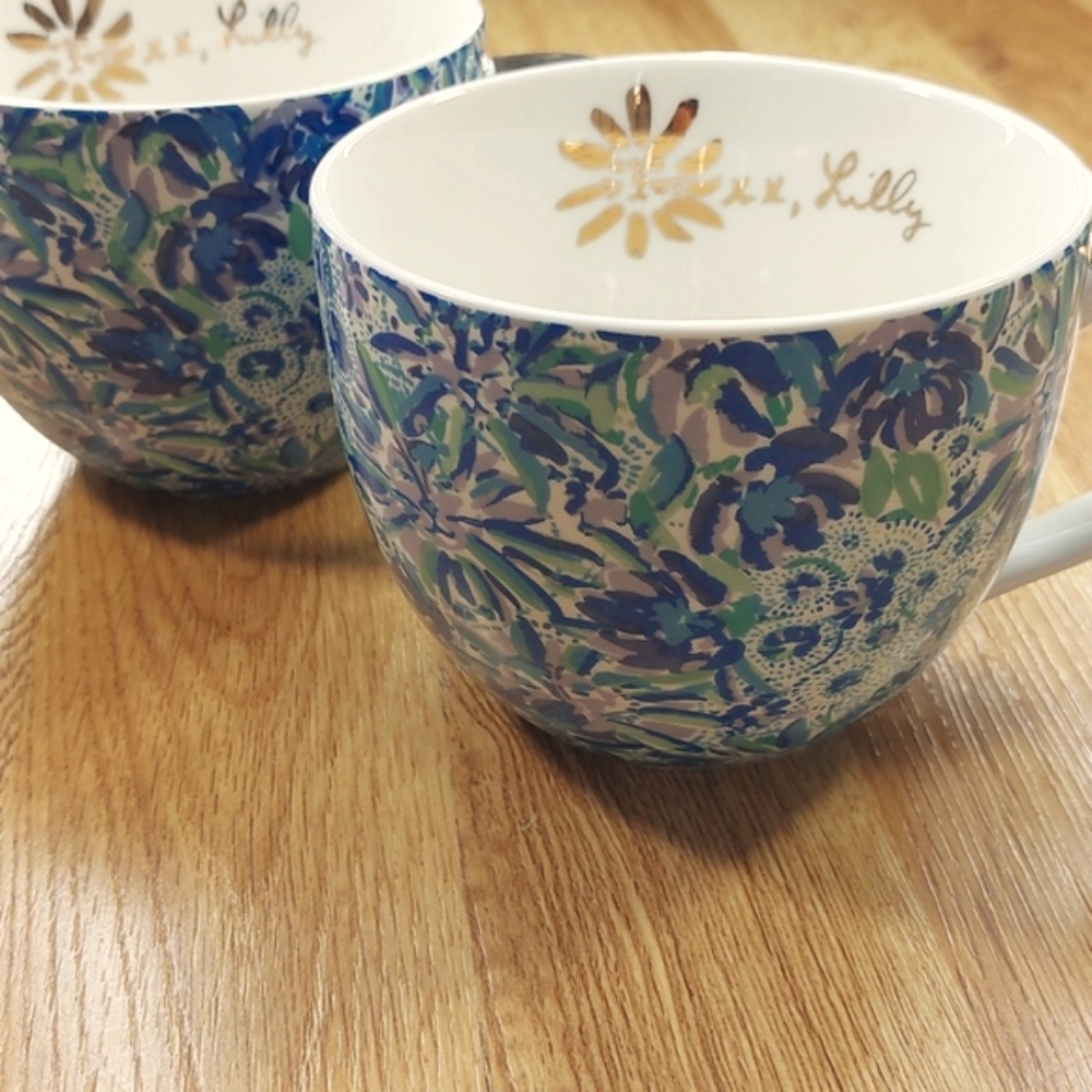 2 Lilly Pulitzer mugs, blue tones